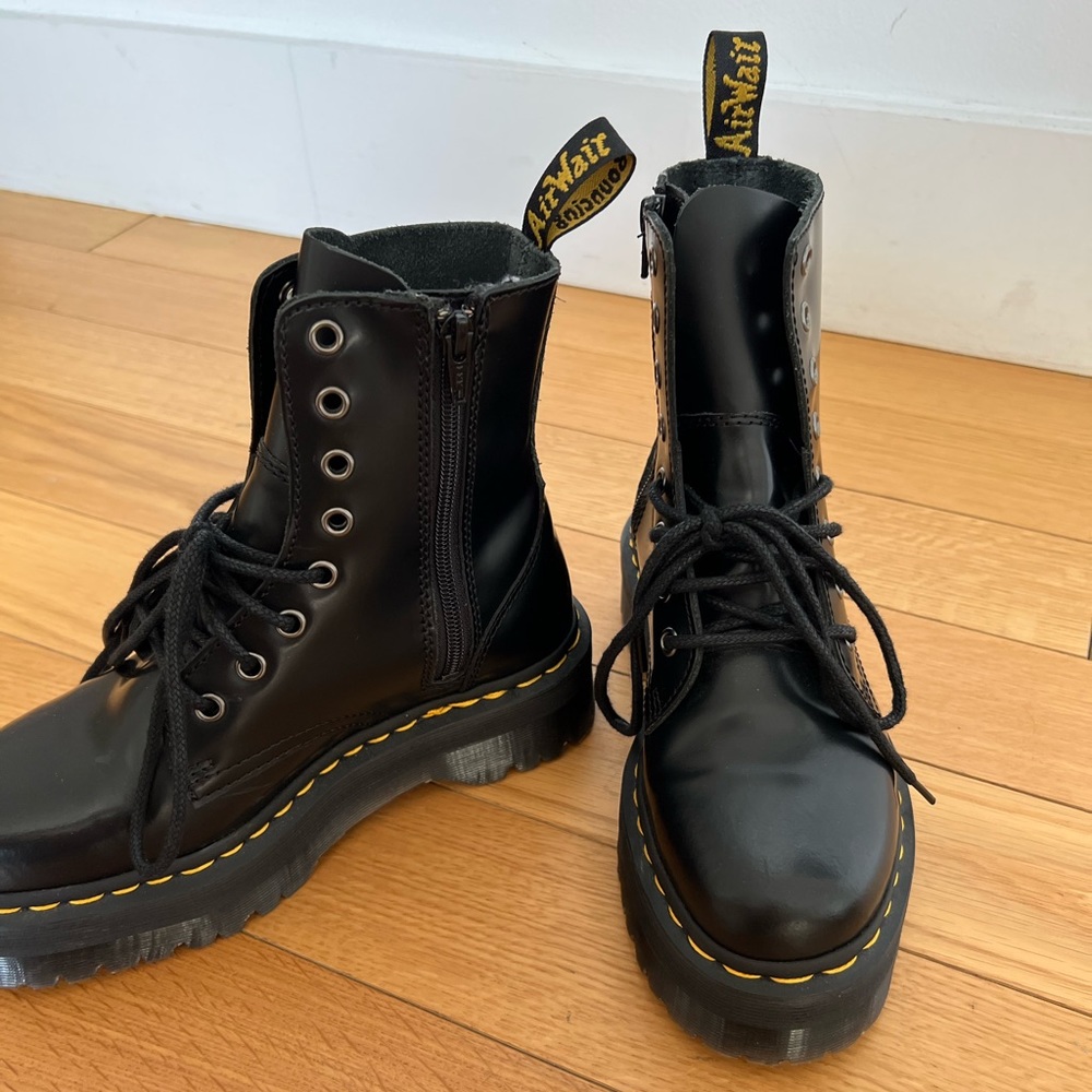 Dr. Martens Jadon 8-Eye Boot